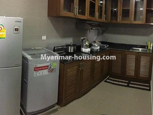မြန်မာအိမ်ခြံမြေ - ငှားရန် property - No.4775 - Star City Condo တွင် အိပ်ခန်း နှစ်ခန်း ပါသည့် ဈေးနှုန်းသက်သာသည့် အခန်းကောင်း ငှားရန်ရှိသည်။kitchen view