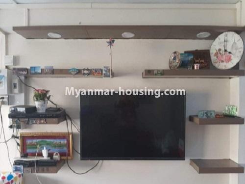 မြန်မာအိမ်ခြံမြေ - ငှားရန် property - No.4783 - ရွေှတိဂုံဘုရားအနီးတွင် တိုက်ခန်း ကောင်းကောင်းလေး တစ်ခန်း ငှားရန်ရှိသည်။ - living room view