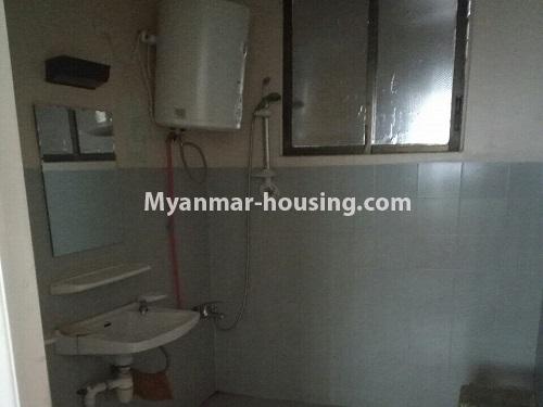 မြန်မာအိမ်ခြံမြေ - ငှားရန် property - No.4787 - စမ်းချောင်း၊ မြေနီကုန်းအနီးတွင် ပရိဘောဂအပြည့်အစုံဖြင့် Blazon ကွန်ဒိုခန်းငှားရန်ရှိသည်။  - bathroom view
