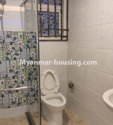 ミャンマー不動産 - 賃貸物件 - No.4796 - 2 BHK Star City Condominium room for rent in Thanlyin! - bathroom view