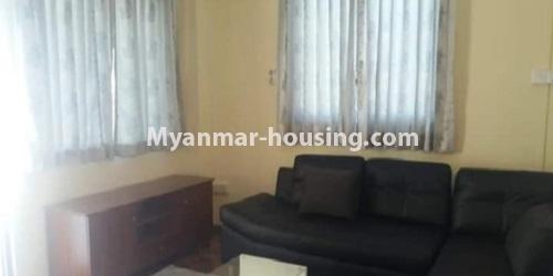 မြန်မာအိမ်ခြံမြေ - ငှားရန် property - No.4799 - တစ်ယောက်ထဲသီးသန့်နေချင်သူများအတွက် Pent House အခန်းသန့်သန့်လေး တစ်လုံး ငှားရန်ရှိသည်။ - living room view