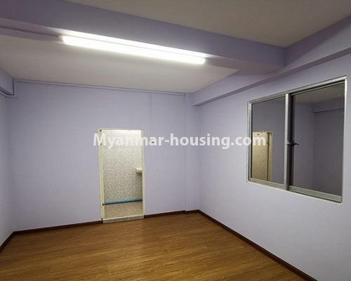 缅甸房地产 - 出租物件 - No.4800 - First floor 3 BHK apartment room for rent in Tarmway! - master bedroom view