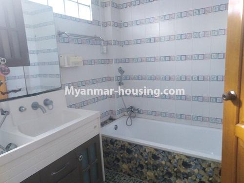 缅甸房地产 - 出租物件 - No.4801 - Furnished 1 BHK apartment room for rent in Sanchaung! - bathroom view