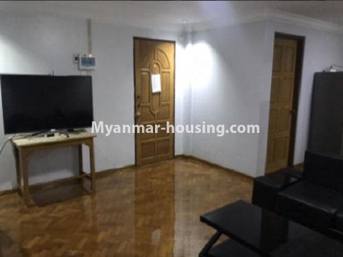 မြန်မာအိမ်ခြံမြေ - ငှားရန် property - No.4813 - ဖဆပလအိမ်ရာတွင် တိုက်ခန်းတစ်ခန်း ငှားရန်ရှိသည်။ - living room view