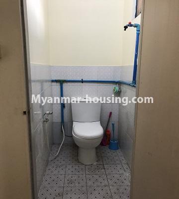 မြန်မာအိမ်ခြံမြေ - ငှားရန် property - No.4820 - ဗဟန်းတွင် အိပ်ခန်းနှစ်ခန်းပါသော မီနီကွန်ဒိုခန်း ငှားရန်ရှိသည်။toilet view