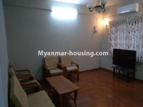 မြန်မာအိမ်ခြံမြေ - ငှားရန် property - No.4821 - ရန်ကင်းဈေး ကွန်ဒိုတွင် အခန်းကောင်းတစ်ခန်း ငှားရန်ရှိသည်။ - living room view