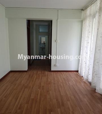 မြန်မာအိမ်ခြံမြေ - ငှားရန် property - No.4824 - ဒဂုံဆိပ်ကမ်းတွင် အိပ်ခန်းနှင့်ခန်းပါသော ရတနာနှင်းဆီကွန်ဒိုခန်း ငှားရန်ရှိသည်။ - another view of living room