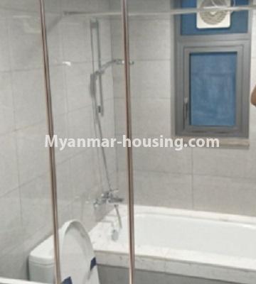 မြန်မာအိမ်ခြံမြေ - ငှားရန် property - No.4828 - အင်းယားကန်ကိုမြင်ရသည့် အခန်းကောင်းတစ်ခန်း The Central Condo တွင် ငှားရန်ရှိသည်bathroom view