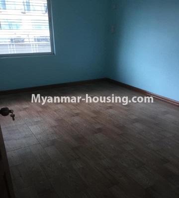 မြန်မာအိမ်ခြံမြေ - ငှားရန် property - No.4835 - ဗဟန်းရွေှတိဂုံဘုရားအနီးတွင် အိပ်ခန်းနှစ်ခန်းပါသော ဒဂုံတာဝါကွန်ဒိုခန်း ငှားရန်ရှိသည်။ - living room view