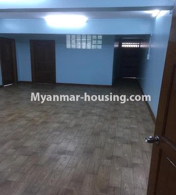 မြန်မာအိမ်ခြံမြေ - ငှားရန် property - No.4835 - ဗဟန်းရွေှတိဂုံဘုရားအနီးတွင် အိပ်ခန်းနှစ်ခန်းပါသော ဒဂုံတာဝါကွန်ဒိုခန်း ငှားရန်ရှိသည်။another view of living room