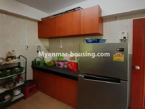 မြန်မာအိမ်ခြံမြေ - ငှားရန် property - No.4837 - ရတနာနှင်းဆီအိမ်ရာတွင် အခန်းကျယ်တစ်ခန်း ငှားရန်ရှိသည်။ - kitchen view