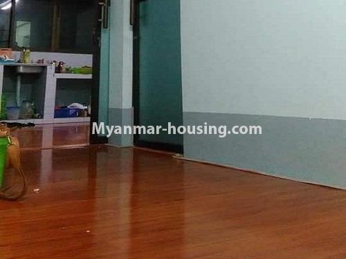 မြန်မာအိမ်ခြံမြေ - ငှားရန် property - No.4838 - ဈေးနှုန်းသင့်တင်သည့် အခန်းကျယ်တစ်ခန်း ဗိုလ်တထောင်တွင်ငှားရန်ရှိသည်။ - living room view