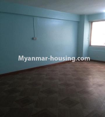 မြန်မာအိမ်ခြံမြေ - ငှားရန် property - No.4842 - ဗဟန်းရွေှတိဂုံဘုရားအနီးတွင် အိပ်ခန်းနှစ်ခန်းပါသော ဒဂုံတာဝါကွန်ဒိုခန်း ငှားရန်ရှိသည်။ - another view of living room