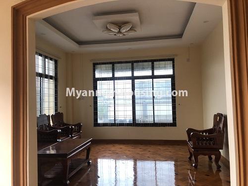 မြန်မာအိမ်ခြံမြေ - ငှားရန် property - No.4843 - မြောက်ဒဂုံတွင် အိပ်ခန်း ခုနှစ်ခန်းပါသော နှစ်ထပ်အိမ်တစ်လုံး ငှားရန်ရှိသည်။living room view