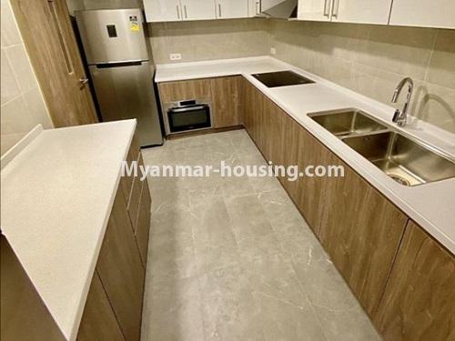 ミャンマー不動産 - 賃貸物件 - No.4853 - Standard The Central Condominium room for rent in Yankin! - kitchen view