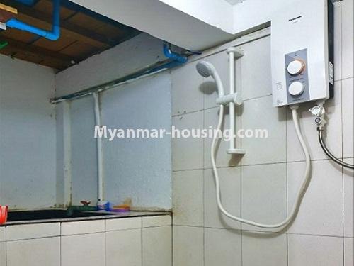 缅甸房地产 - 出租物件 - No.4858 - Furnished sixth floor apartment room for rent in Sanchaung! - bathroom view