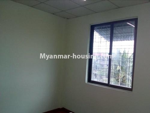 မြန်မာအိမ်ခြံမြေ - ငှားရန် property - No.4860 - သင်္ဃန်းကျွန်း လေးထောင့်ကန် လမ်းမကြီးအနီးတွင် အိပ်ခန်းသုံးခန်းပါသော လေးလွှာတိုက်ခန်း ငှားရန် ရှိသည်။ - bedroom view