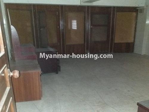 မြန်မာအိမ်ခြံမြေ - ငှားရန် property - No.4870 - ဗိုလ်ချုပ်လမ်းမကြီးပေါ်တွင် ၆ထပ်တိုက် တစ်တိုက်လုံး ငှားရန်ရှိသည်။another hall view