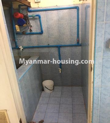 ミャンマー不動産 - 賃貸物件 - No.4873 - Top Floor Hall Type Apartment for rent in Yankin! - bathroom view