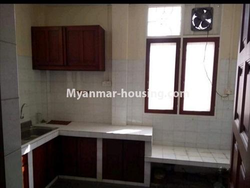 မြန်မာအိမ်ခြံမြေ - ငှားရန် property - No.4877 - 7မိုင်တွင် အိပ်ခန်းနှစ်ခန်းပါသော လုံးချင်းအိမ်တစ်လုံး ငှားရန်ရှိသည်။kitchen view
