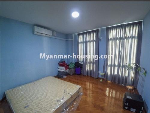 မြန်မာအိမ်ခြံမြေ - ငှားရန် property - No.4878 - လှိုင်တွင် ဈေးနှုန်းသင့်ပြီး အိပ်ခန်းနှစ်ခန်းပါသော ကွန်ဒိုခန်း ငှားရန်ရှိသည်။ - living room view
