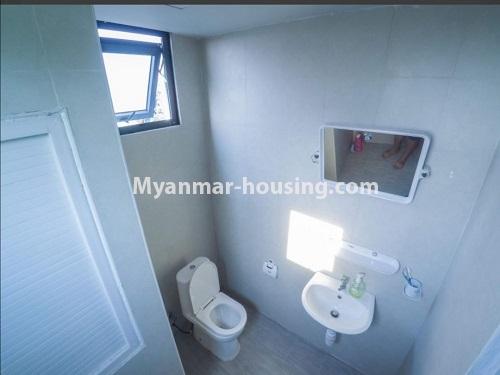 ミャンマー不動産 - 賃貸物件 - No.4878 - 2BHK condominium room with reasonable price for rent in Haling! - bathroom view