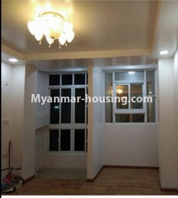 မြန်မာအိမ်ခြံမြေ - ငှားရန် property - No.4882 - ပုဇွန်တောင်တွင် အိပ်ခန်းတစ်ခန်းပါသော ကွန်ဒိုအသေးစားတစ်ခန်း ငှားရန်ရှိသည်။living room area view