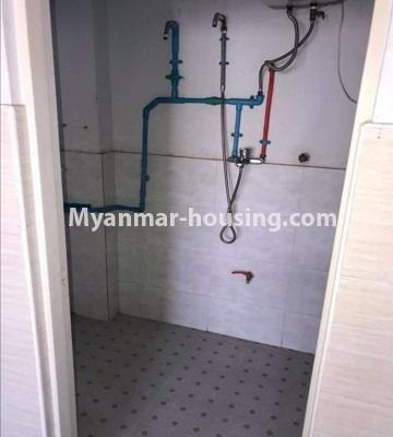 ミャンマー不動産 - 賃貸物件 - No.4883 - 2BHK mini condo room for rent in Pazundaung Township. - bathroom view