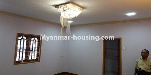 မြန်မာအိမ်ခြံမြေ - ငှားရန် property - No.4887 - မရမ်းကုန် ကမ်ဘာအေးဘုရားအနီးတွင် မာစတာအိပ်ခန်းငါးခန်းပါသော နှစ်ထပ်အိမ်တစ်လုံး ငှားရန်ရှိ်သည်။ - living room area view