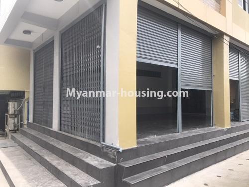 မြန်မာအိမ်ခြံမြေ - ငှားရန် property - No.4904 - လှိုင်မြို့နယ်တွင် စားသောက်ဆိုင် သို့မဟုတ် ဆိုင်ခန်းဖွင့်ရန် မြေညီထပ်ငှားရန်ရှိသည်။both front sides view