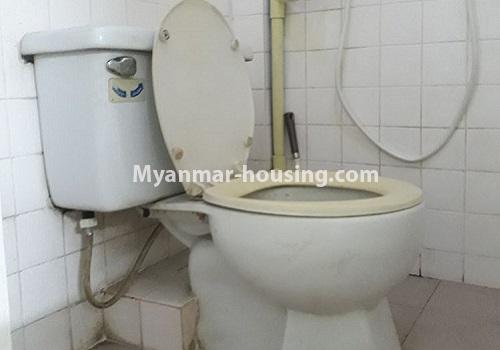 ミャンマー不動産 - 賃貸物件 - No.4908 - Third Floor One Bedroom Apartment Room for Rent in Sanchaung! - toilet view