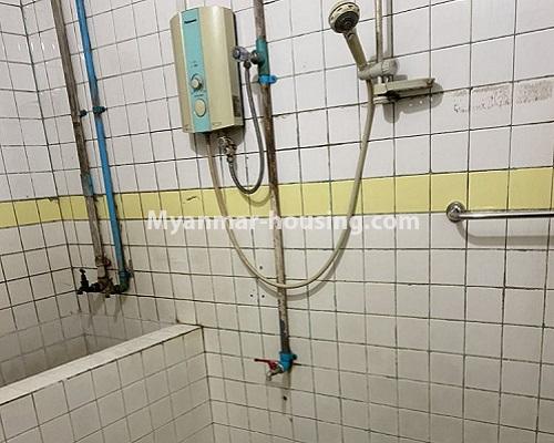 ミャンマー不動産 - 賃貸物件 - No.4912 - Hong Kong Type Office Option for Rent in Lanmadaw! - bathroom view