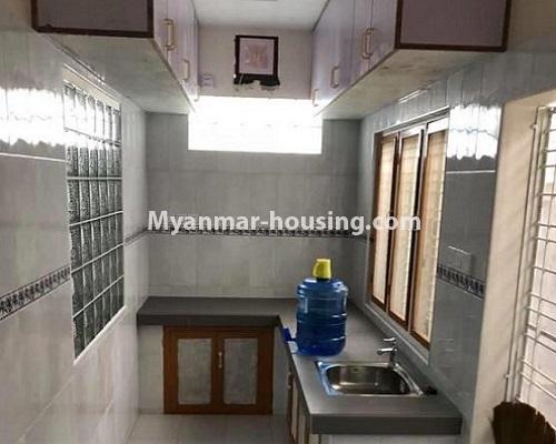 မြန်မာအိမ်ခြံမြေ - ငှားရန် property - No.4913 - ကမ္ဘာအေးဘုရားလမ်းမကြီး အနီးတွင် လုံးချင်းကောင်းတစ်လုံး ငှားရန် ရှိသည်။kitchen view