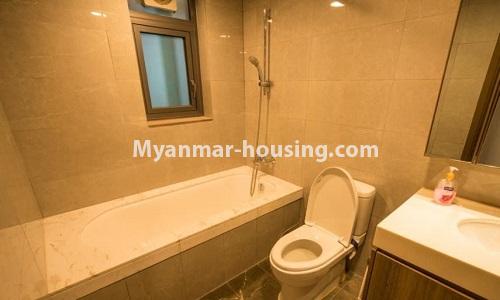 မြန်မာအိမ်ခြံမြေ - ငှားရန် property - No.4914 - အိပ်ခန်းနှစ်ခန်းပါသော အခန်းကောင်းတစ်ခန်း The Central Condo တွင် ငှားရန်ရှိသည်bathroom view