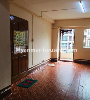 မြန်မာအိမ်ခြံမြေ - ငှားရန် property - No.4919 - ဗိုလ်တစ်ထောင်မြို့နယ်တွင် အိပ်ခန်းသုံးခန်းပါသော တိုက်ခန်းငှားရန်ရှိသည်။living room area