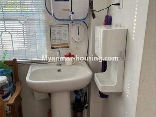 ミャンマー不動産 - 賃貸物件 - No.4927 - Landed House For Rent in Mayangone! - washroom view