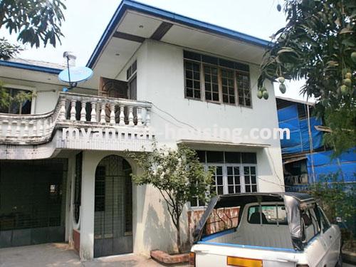 ミャンマー不動産 - 売り物件 - No.1244 - ဆိုင္ဖြင့္ရန္(သို႔) လူေနရန္သင့္ေတာ္ေသာ မ်က္နွာစာနွစ္ဖက္ရွိ လံုးျခင္း ၂ထပ္တိုက္ - Front view of the house