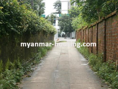 မြန်မာအိမ်ခြံမြေ - ရောင်းမည် property - No.1368 - N/A - View of the street.