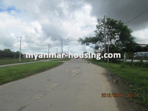 缅甸房地产 - 出售物件 - No.1473 - A Good Landed House For Living Shwe Pinlon Yeikmon ! - View of the road.