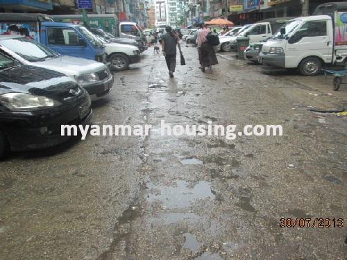 缅甸房地产 - 出售物件 - No.2029 - Well decorated   condo  ready for staying ! - View of the  road .