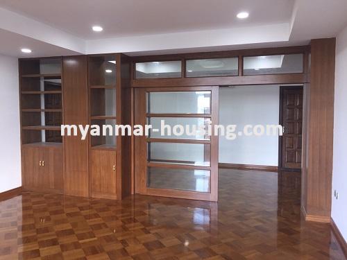 မြန်မာအိမ်ခြံမြေ - ရောင်းမည် property - No.2061 - နိုင်ငံတကာအဆင့်မှီကွန်ဒိုတွင်အခန်းကောင်းတစ်ခန်းရောင်းရန်ှိသည်။ - view of the living room