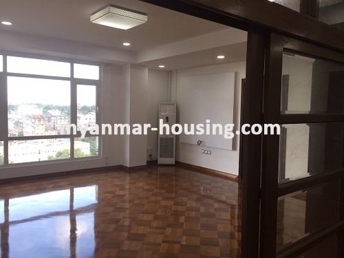 မြန်မာအိမ်ခြံမြေ - ရောင်းမည် property - No.2061 - နိုင်ငံတကာအဆင့်မှီကွန်ဒိုတွင်အခန်းကောင်းတစ်ခန်းရောင်းရန်ှိသည်။ - living room view
