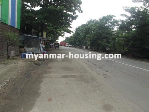 ミャンマー不動産 - 売り物件 - No.2073 - A good landed house for doing business for sale on now! - View of the  street .
