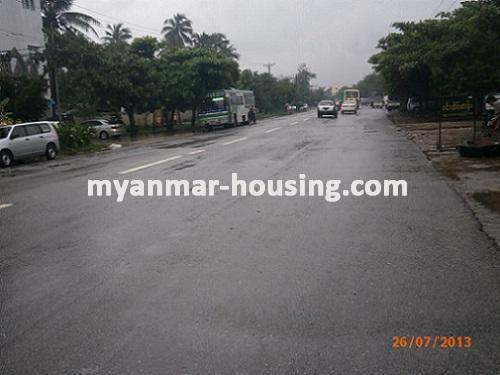 缅甸房地产 - 出售物件 - No.2106 - Good landed house for sale on main road! - View of the road.