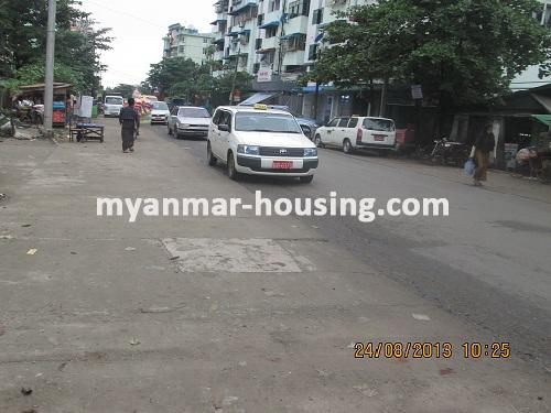 မြန်မာအိမ်ခြံမြေ - ရောင်းမည် property - No.2110 - Good apartment for doing business in Hlaing ! - View of the  road .
