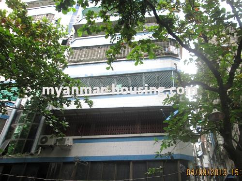 缅甸房地产 - 出售物件 - No.2120 - Good apartment for sale in  Lanmadaw!  - view  of the building.