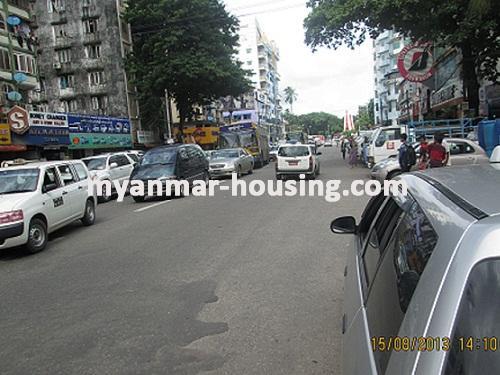 缅甸房地产 - 出售物件 - No.2222 - A condo for sale near Dagon Center! - View of the street.