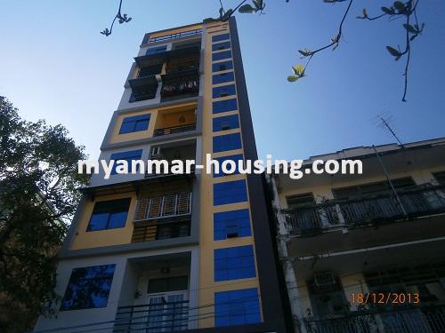 缅甸房地产 - 出售物件 - No.2312 - Spacious condo for sale in downtown! - View of the building.