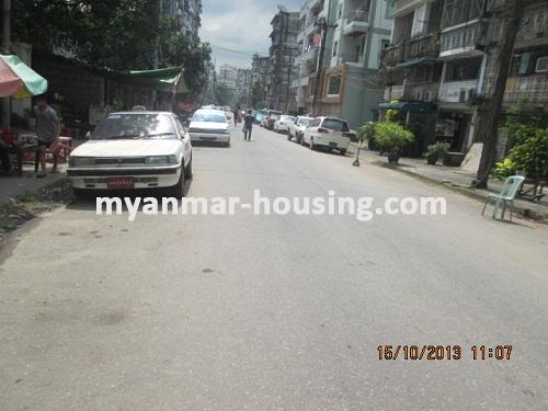 缅甸房地产 - 出售物件 - No.2381 - Condo for sale in Dagon! - View of the street.