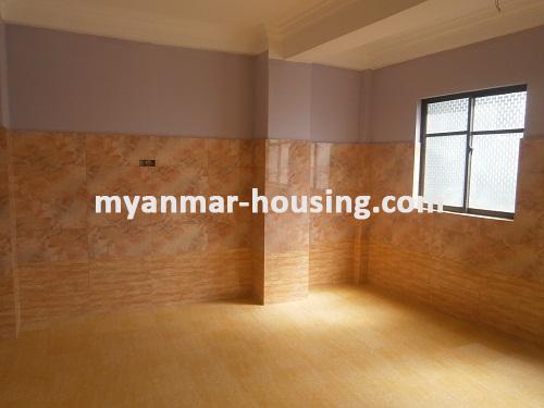 缅甸房地产 - 出售物件 - No.2440 - Condo for sale in Botahtaung! - View of the bed room.